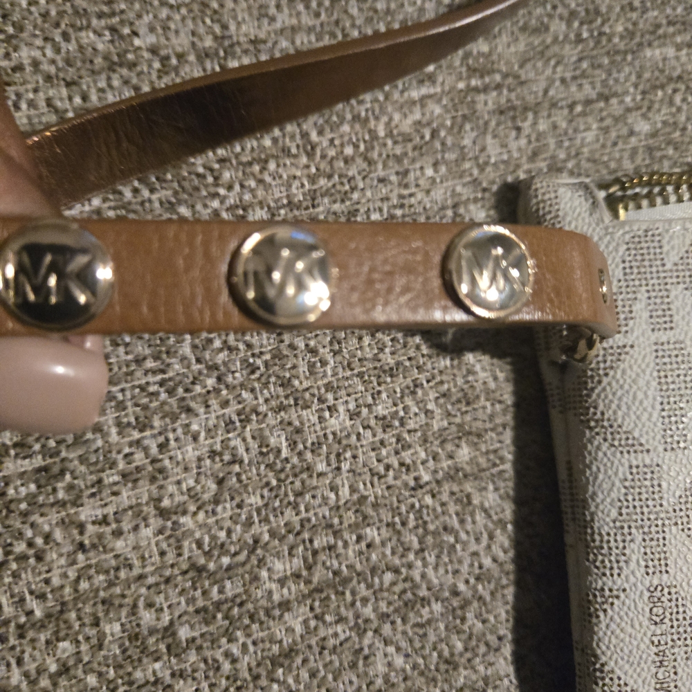 Michael Kors Cream MBag with Gold Chain - Picture 7 of 13